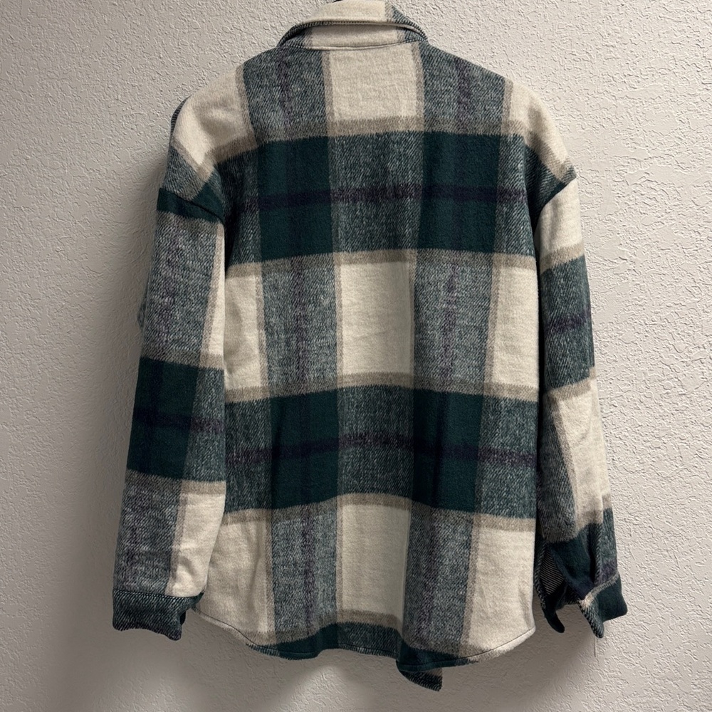 NWOT Shacket Plaid Oversized Shacket Button-Up Shirt in Green and Cream Navy SM - Picture 7 of 7
